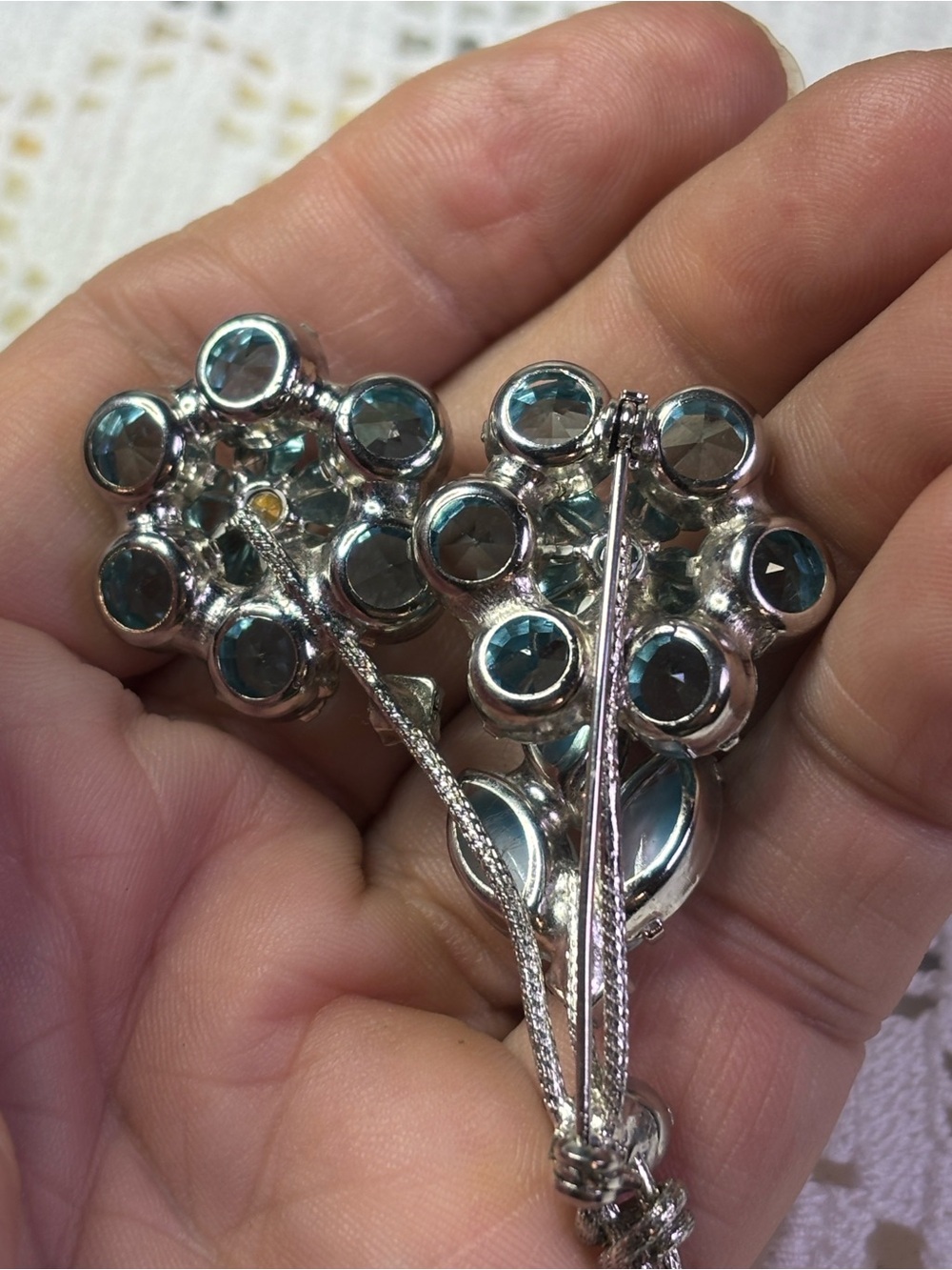 icy blue & green flower brooch - Picture 6 of 9